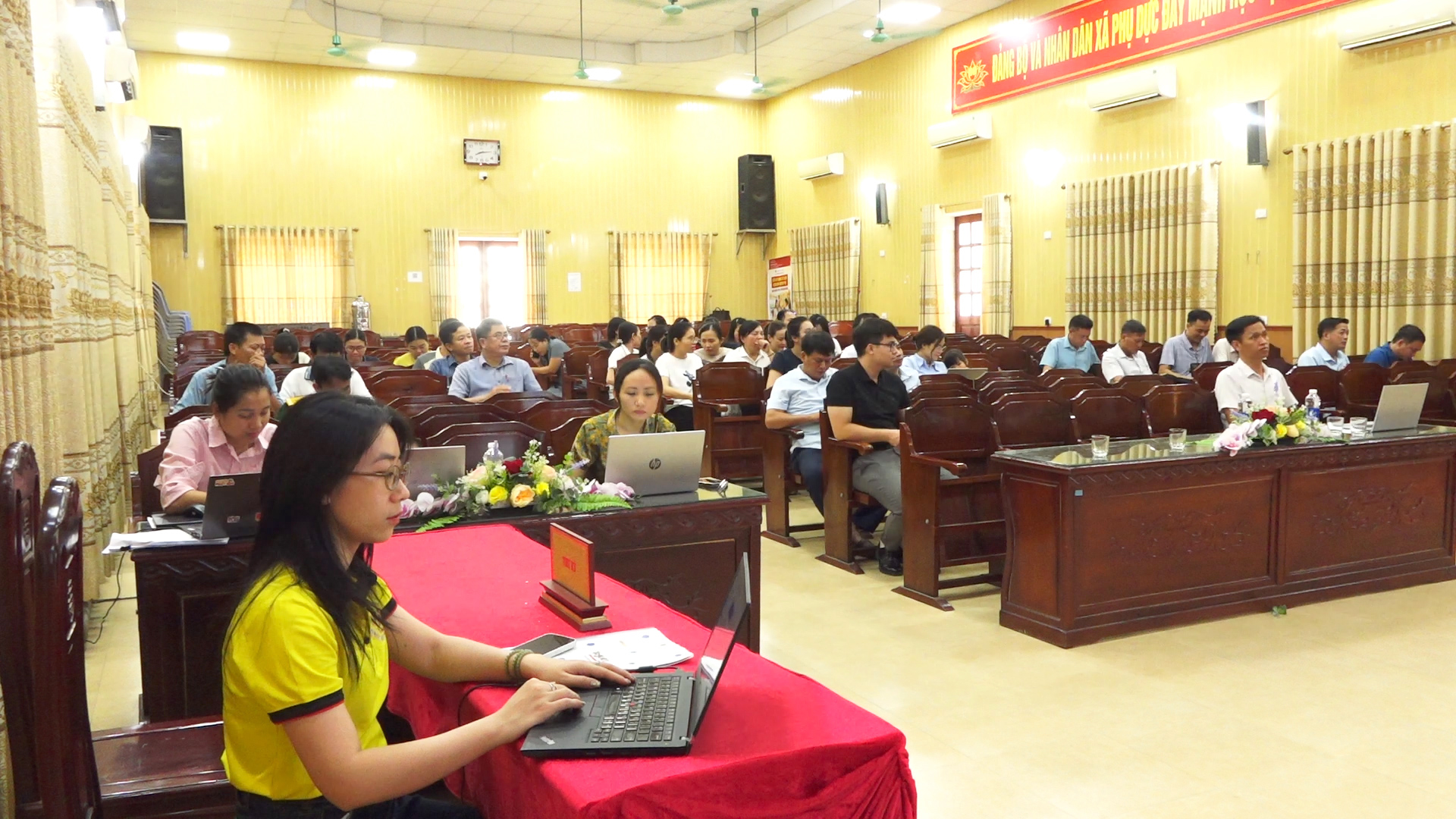 XÃ PHỤ DỰC TỔ CHỨC HỘI NGHỊ TẬP HUẤN ỨNG DỤNG AI TRONG CHUYỂN ĐỔI SỐ VÀ CẢI CÁCH HÀNH CHÍNH.