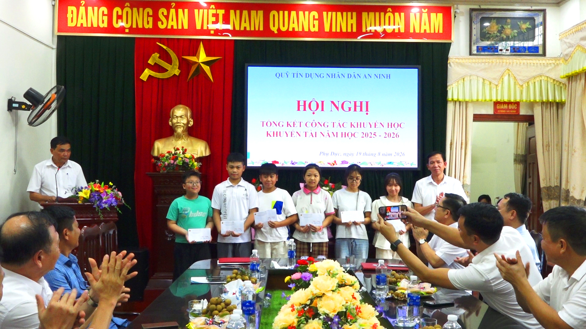 QUỸ TÍN DỤNG NHÂN DÂN AN NINH TỔ CHỨC HỘI NGHỊ TỔNG KẾT KHUYẾN HỌC - KHUYẾN TÀI NĂM HỌC 2025 - 2026: ƯƠM MẦM TRI THỨC, KIẾN TẠO TƯƠNG LAI.
