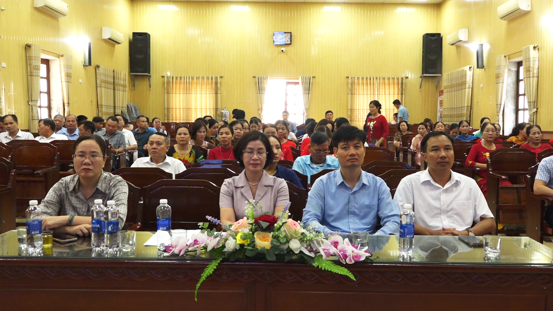 HỘI LHPN XÃ PHỤ DỰC TỔ CHỨC HỘI NGHỊ KỶ NIỆM 96 NĂM THÀNH LẬP HỘI LHPN VIỆT NAM, KÝ KẾT ĐƠN VỊ KẾT NGHĨA VÀ RA MẮT CÁC MÔ HÌNH PHỤ NỮ ĐẶC THÙ.