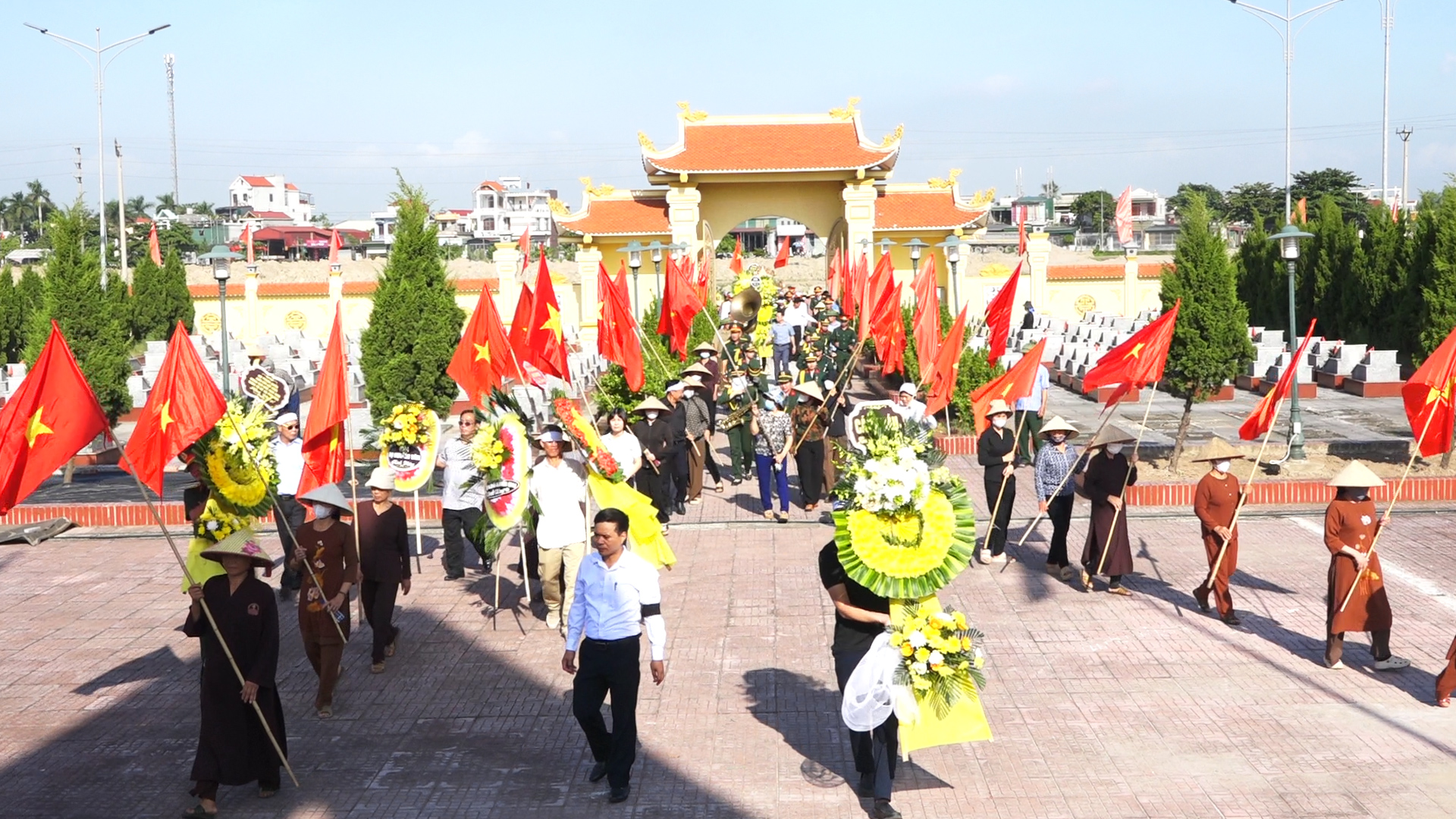 XÃ PHỤ DỰC TRANG TRỌNG TỔ CHỨC LỄ ĐÓN NHẬN, TRUY ĐIỆU VÀ AN TÁNG HÀI CỐT LIỆT SĨ NGUYỄN VĂN NHẬT.